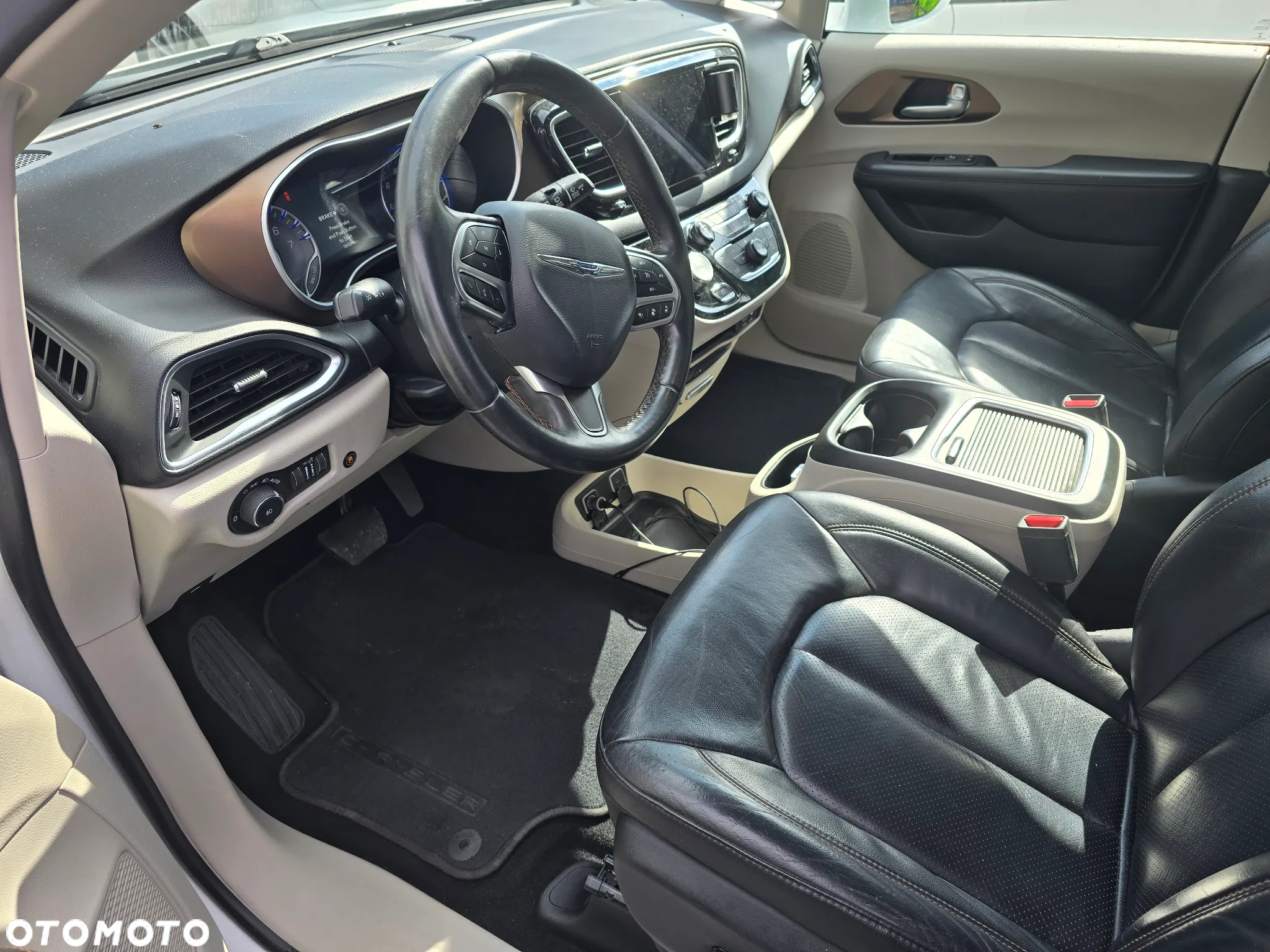 Chrysler Pacifica - 17