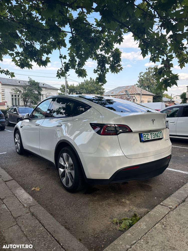 Tesla Model Y AWD Performance - 5