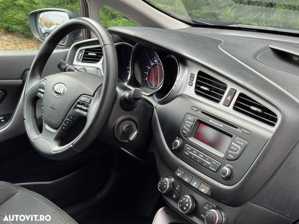 Kia Ceed 1.6 CRDi 128 Fifa World Cup Edition - 16