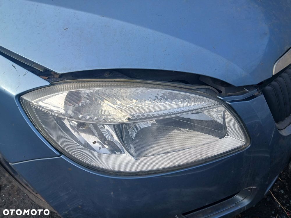 Skoda Fabia II Lampa przednia prawa - 2