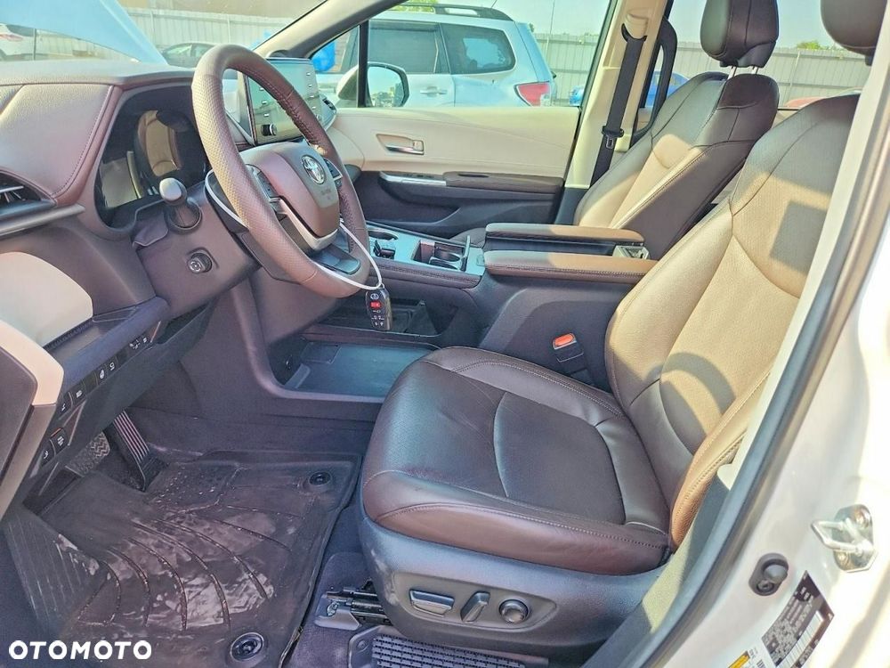 Toyota Sienna 2024