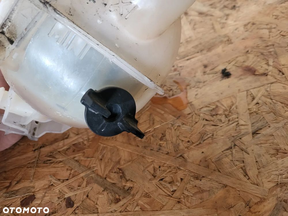 Zbiorniczek wyrównawczy Peugeot 208 1.6 VTI - 5