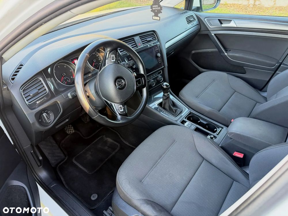 Volkswagen Golf - 8