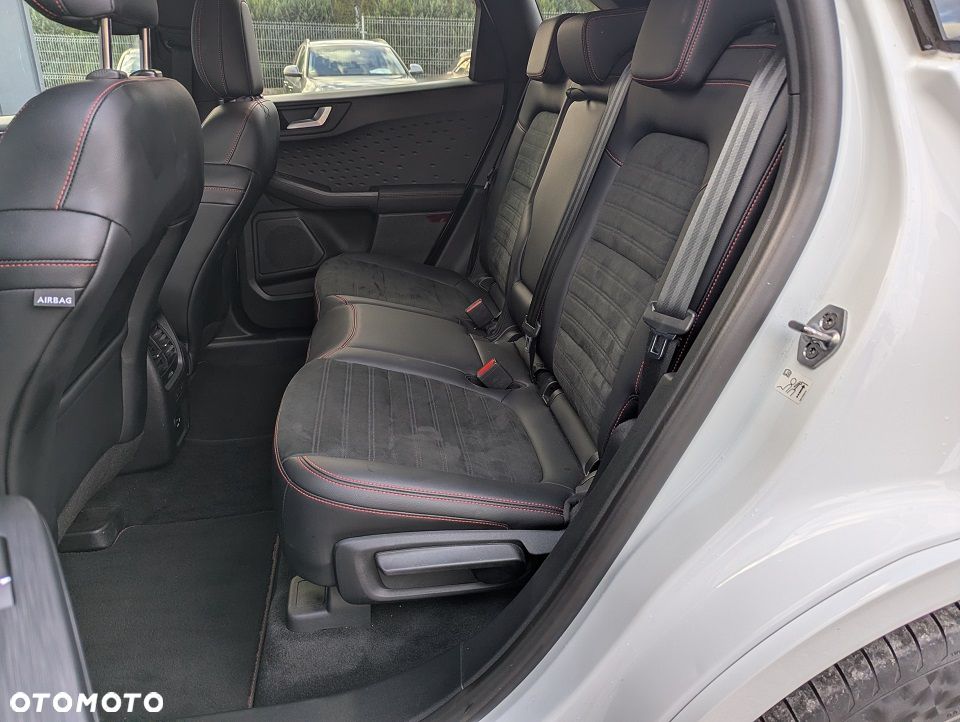 Ford Kuga 2.5 Duratec PHEV ST-LINE - 29