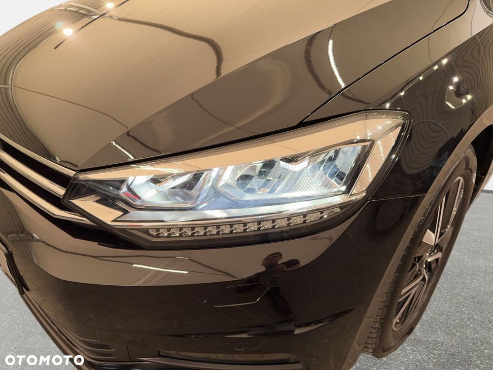Volkswagen Touran - 10