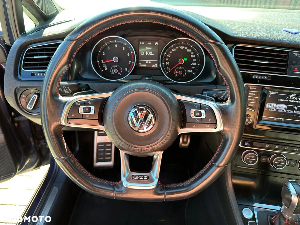 Volkswagen Golf - 8