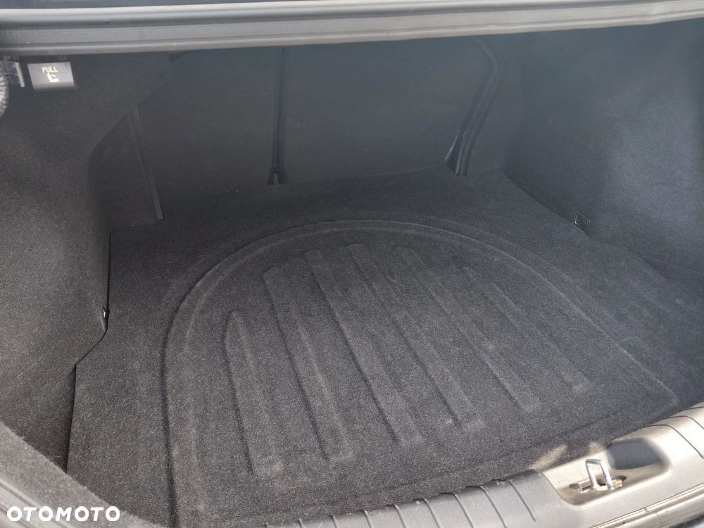 Hyundai Elantra 1.6 Style - 11