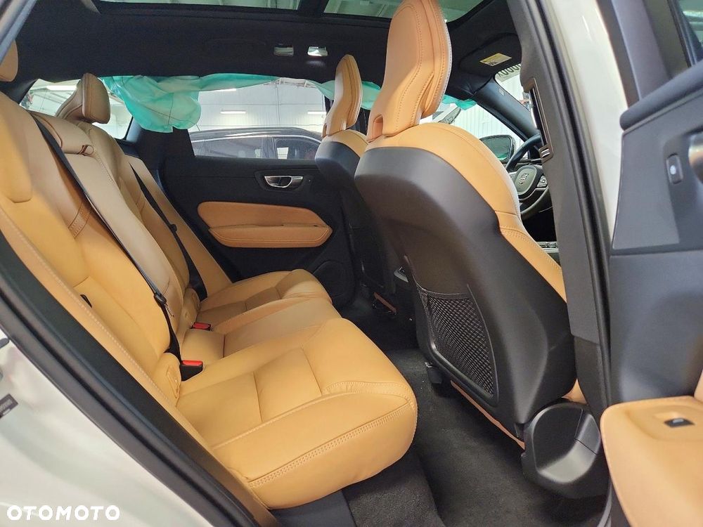 Volvo XC 60 B5 B AWD Momentum - 12