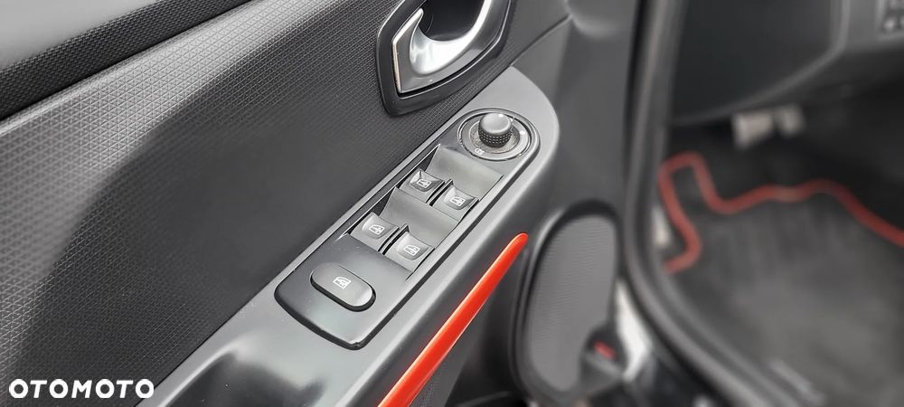 Renault Clio - 26