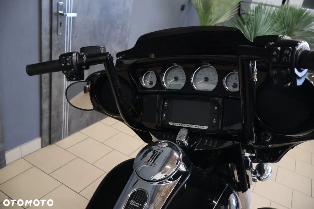 Harley-Davidson Touring Street Glide - 19