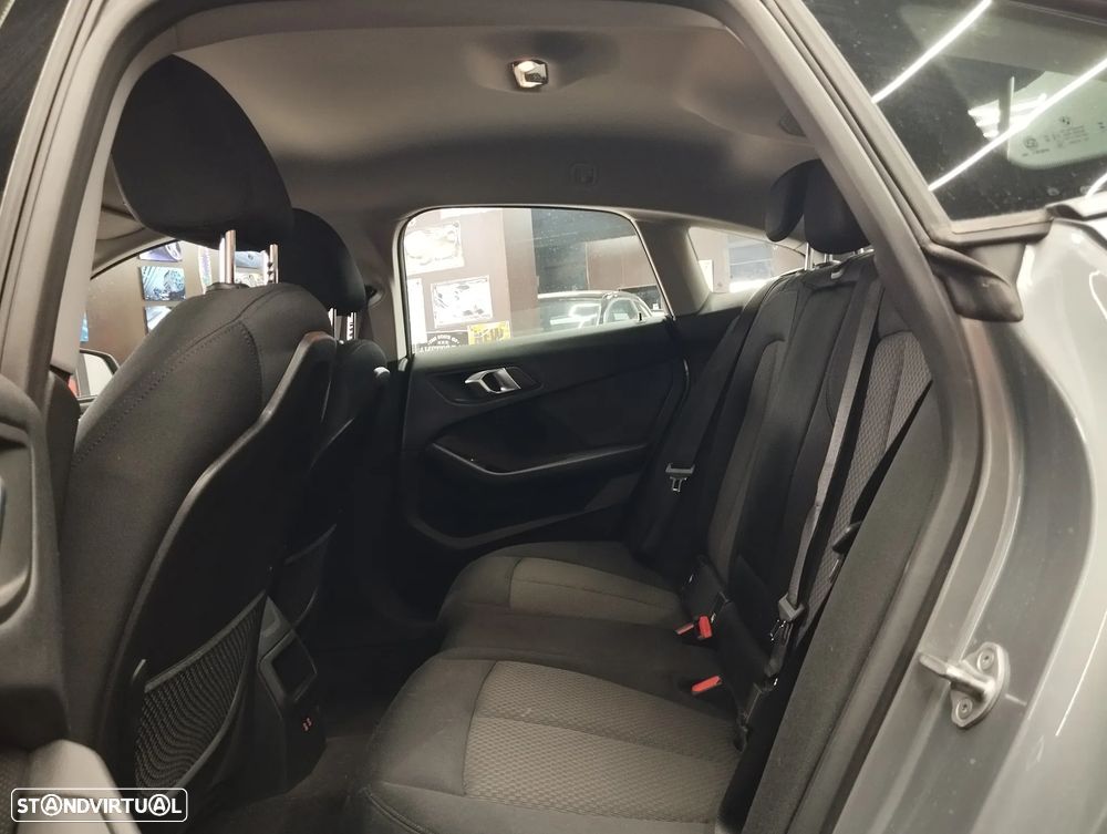 BMW 216 d Advantage — fotografia 11