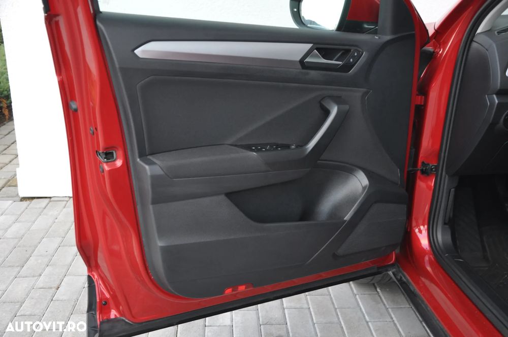 Volkswagen T-Roc - 10