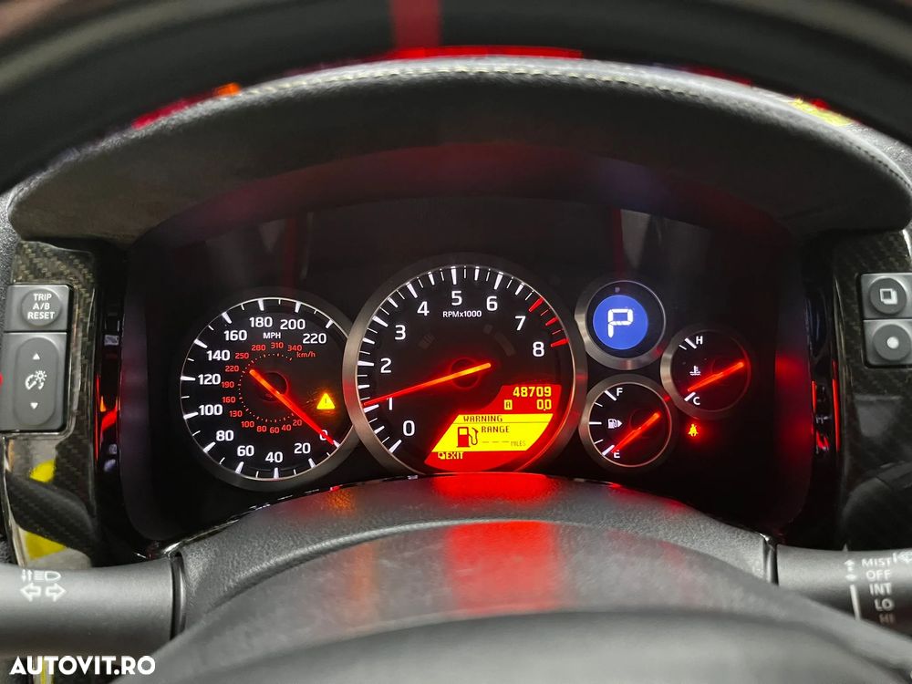 Nissan GT-R Standard - 8
