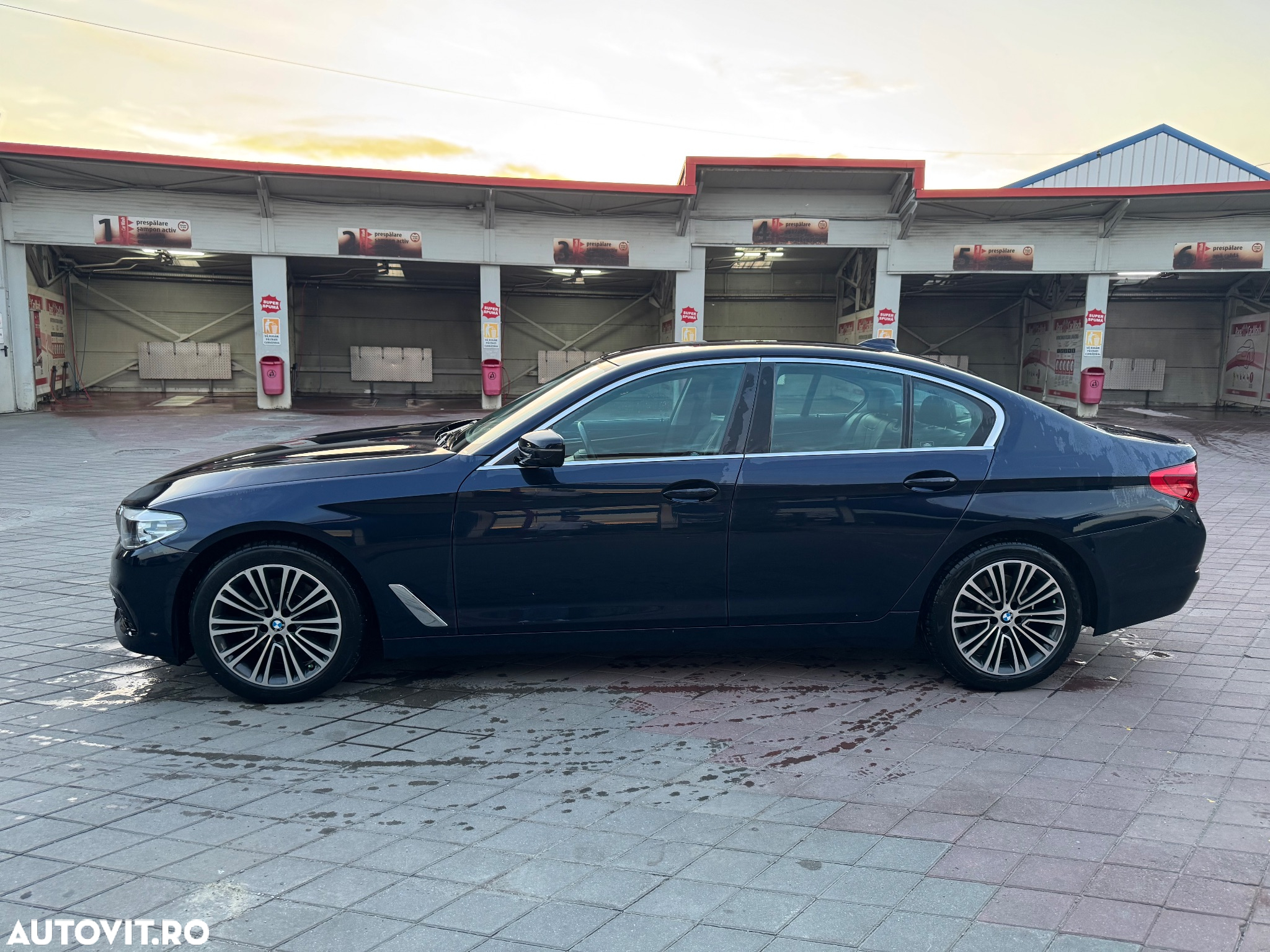 BMW Seria 5 520d Sport Line - 4