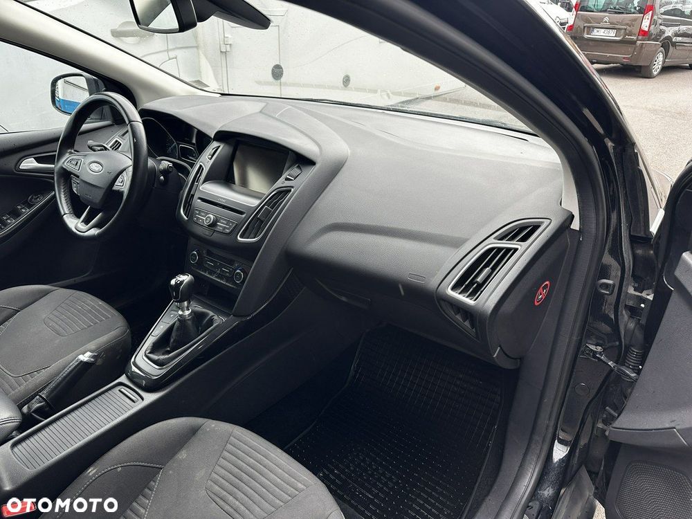 Ford Focus 1.0 EcoBoost Titanium Business - 24