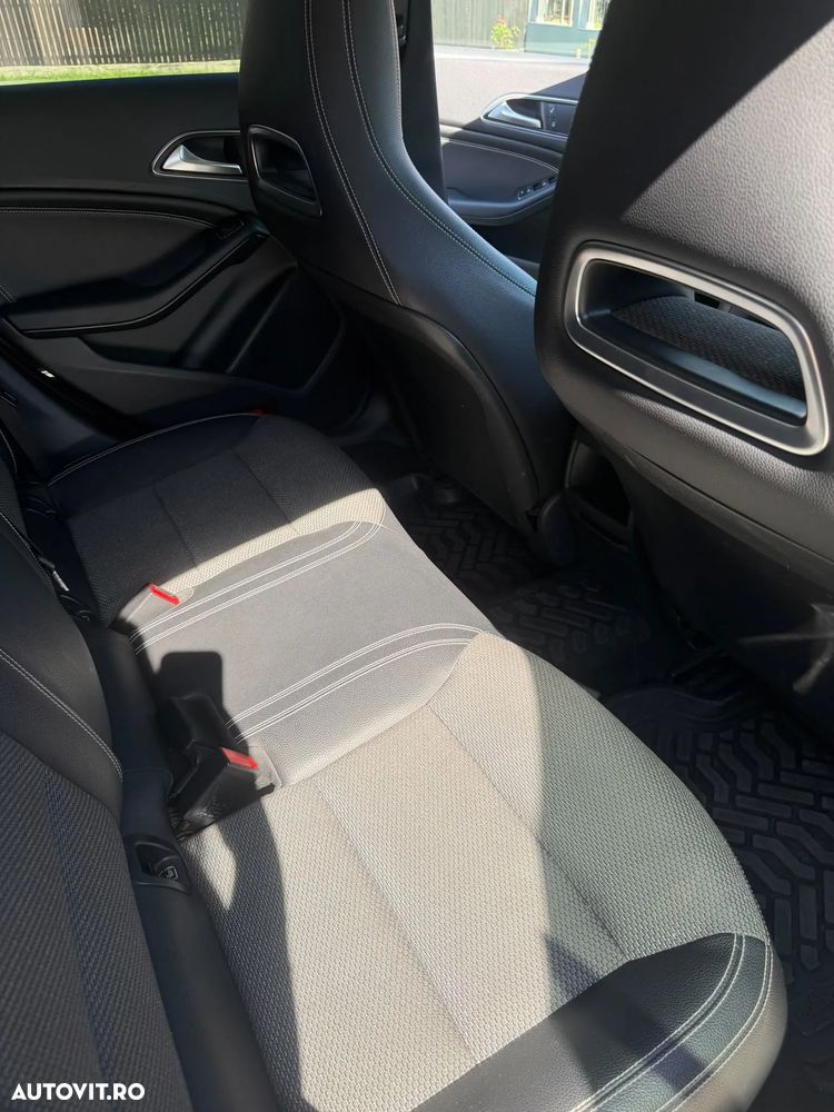 Mercedes-Benz CLA 200 d Shooting Brake 7G-DCT - 14