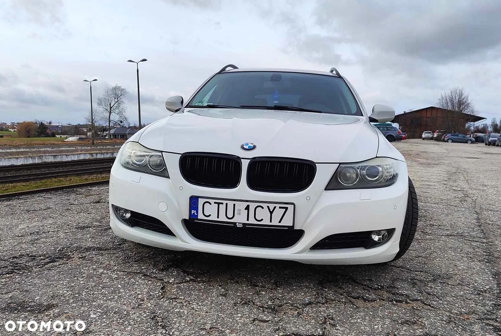 BMW Seria 3 320i - 4