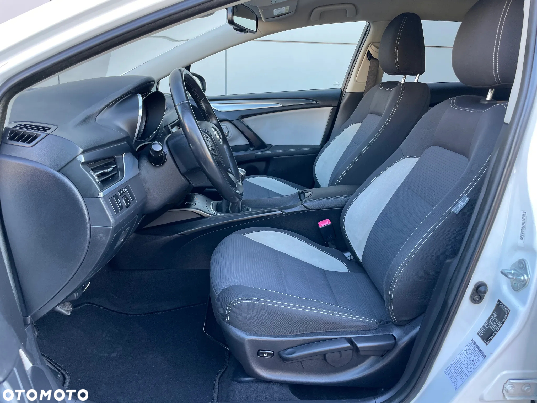 Toyota Avensis 2.0 D-4D Prestige - 8