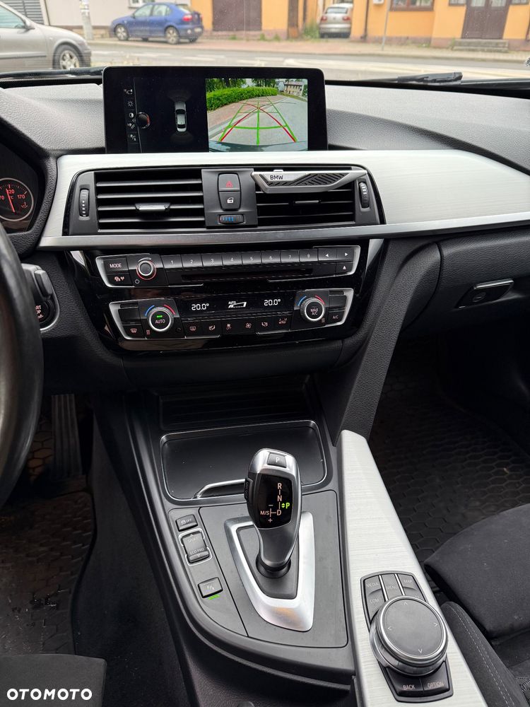 BMW Seria 3 320i xDrive M Sport - 13