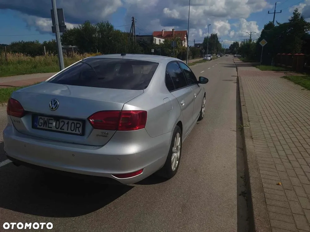 Volkswagen Jetta 1.6 TDI Comfortline - 6