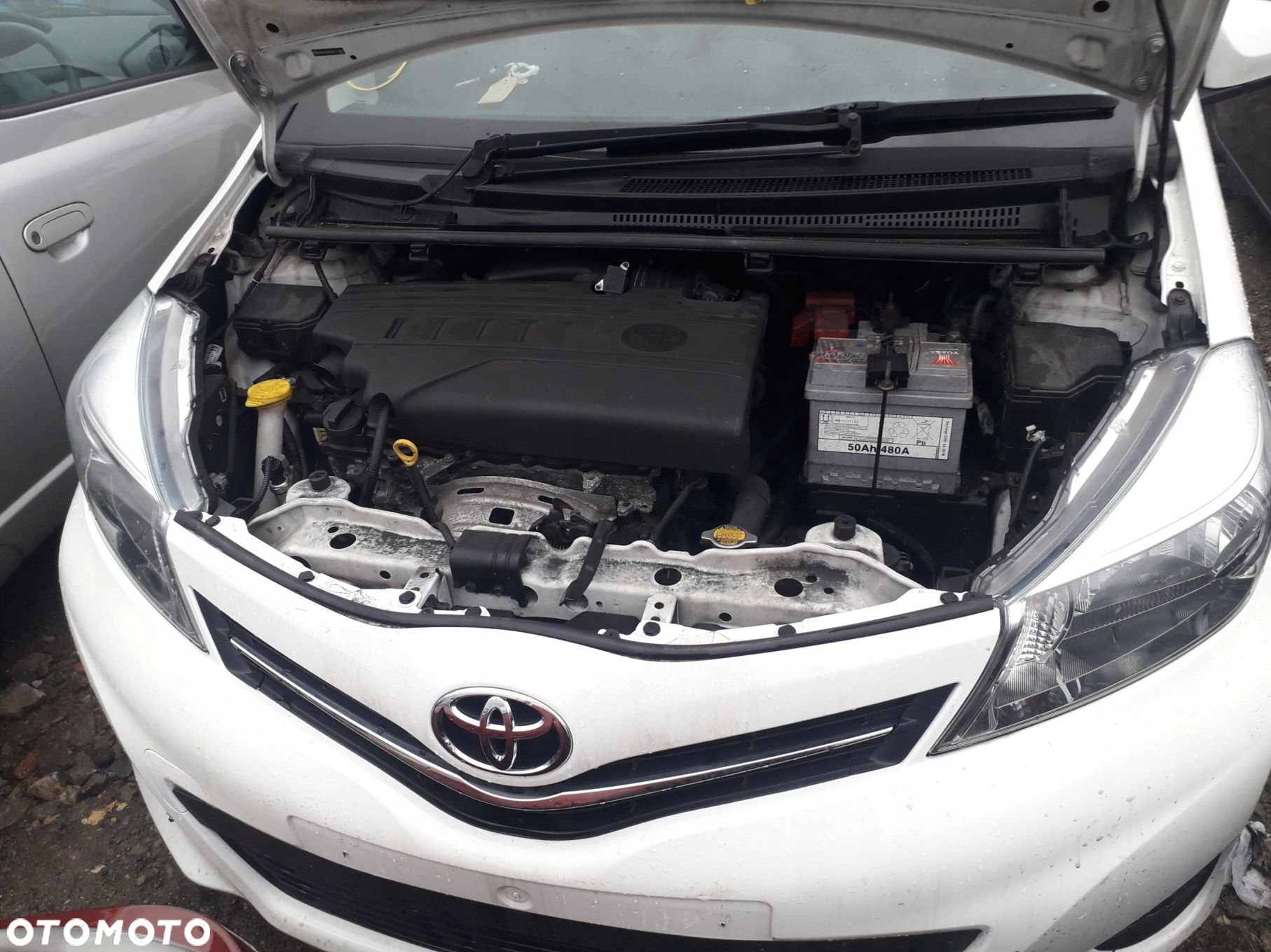 Toyota Yaris III klema plus plusowa bezpiecznik - 5