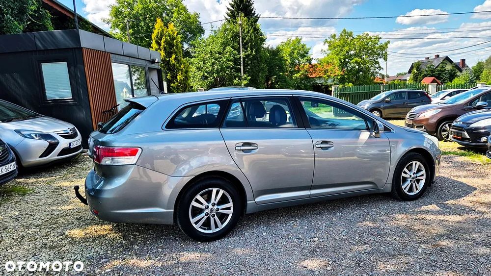 Toyota Avensis - 13
