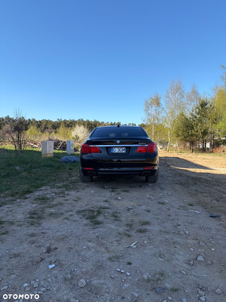 BMW Seria 7 740i - 7
