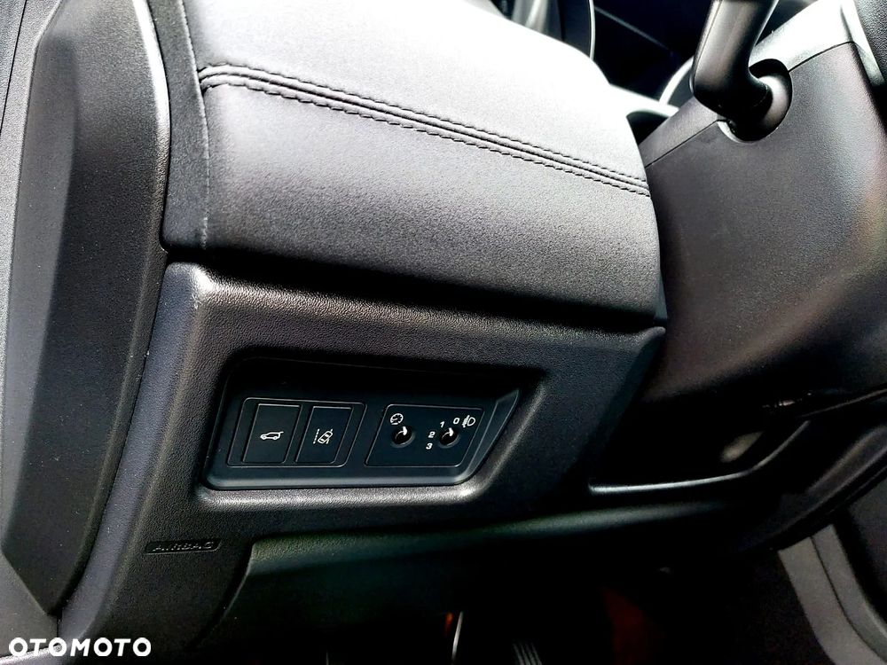 Land Rover Discovery Sport - 12