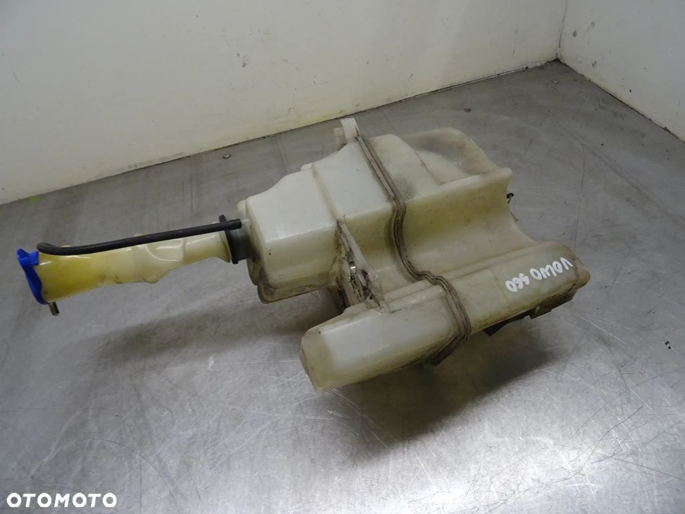 VOLVO S60 LIFT 2.4B ZBIORNICZEK PŁYNU DO SPRYSKIWACZY - 1