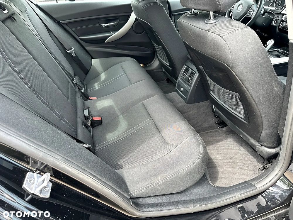 BMW Seria 3 318i GPF Advantage - 19