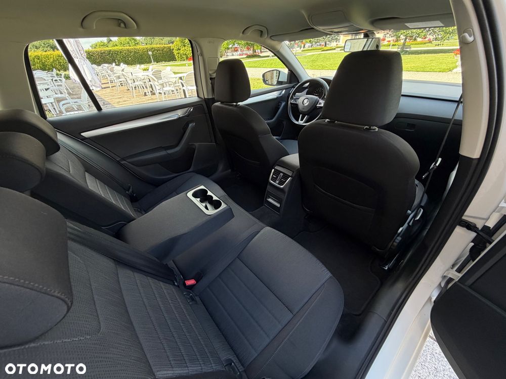 Skoda Octavia 1.6 TDI Ambition DSG - 9