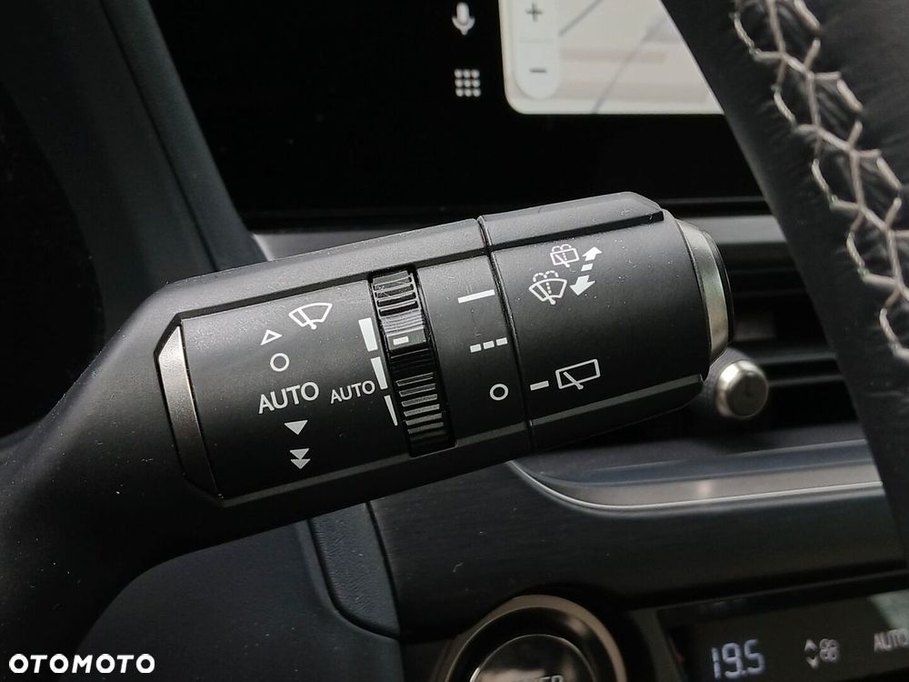 Lexus UX 300h F Sport AWD - 38