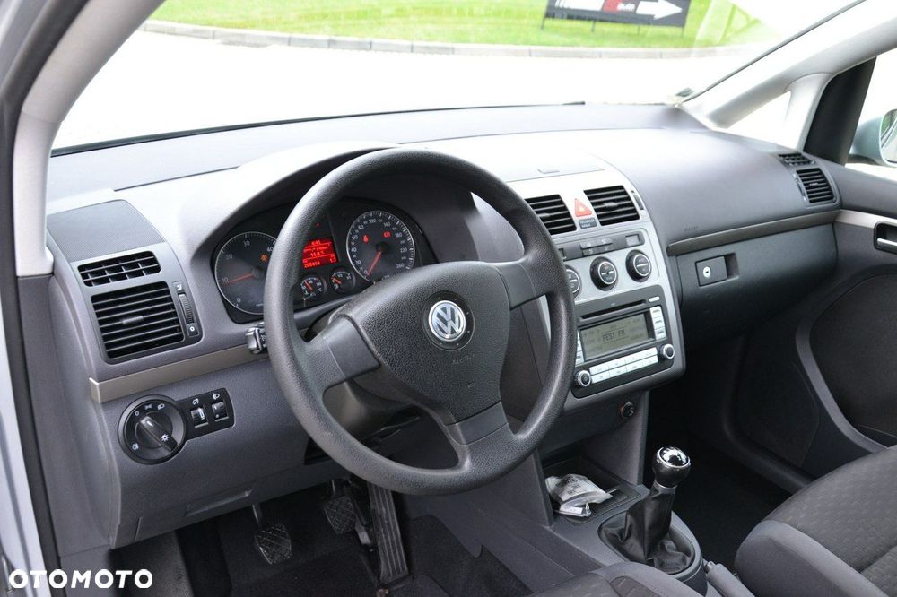 Volkswagen Touran - 15