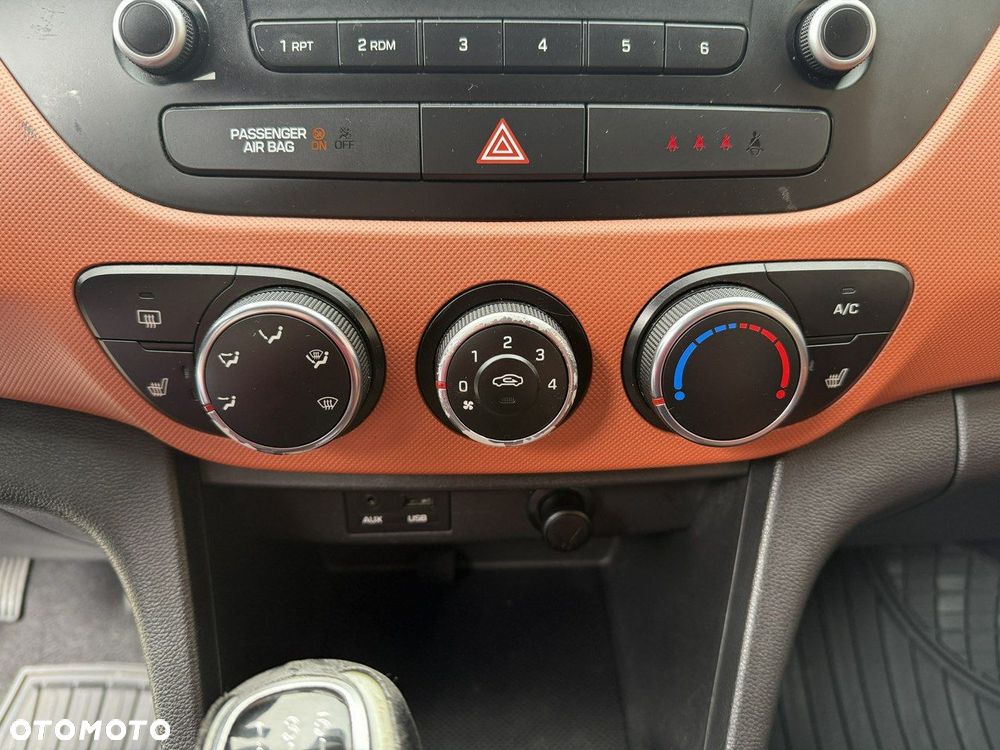 Hyundai i10 1.0 Fifa World Cup Edition - 20