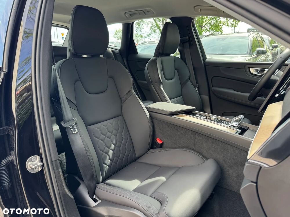 Volvo XC 60 B5 B AWD Plus Dark - 12