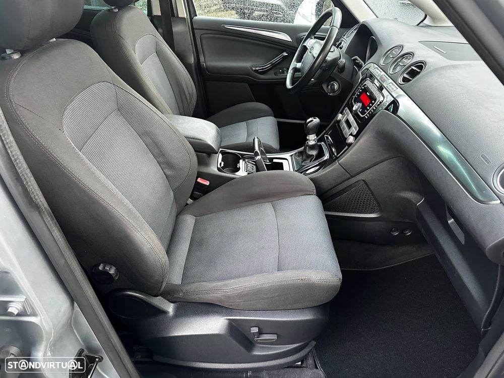 Ford S-Max 2.0 TDCi Titanium 7L - 25