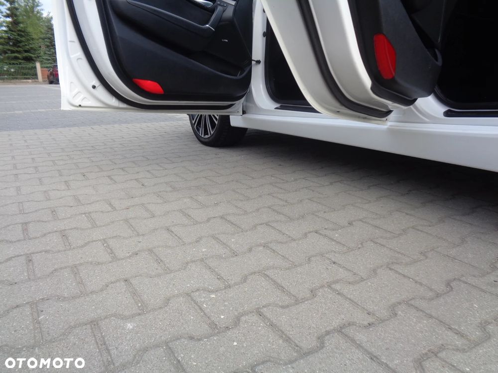 Hyundai i40 Kombi 1.7 CRDi DCT Premium - 37