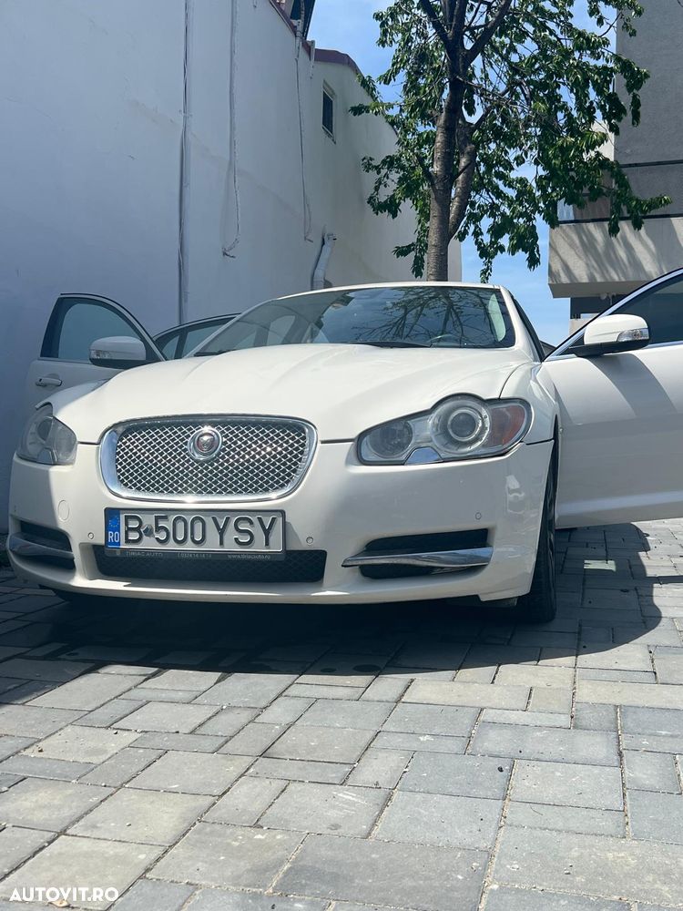 Jaguar XF 2.7D Luxury - 11