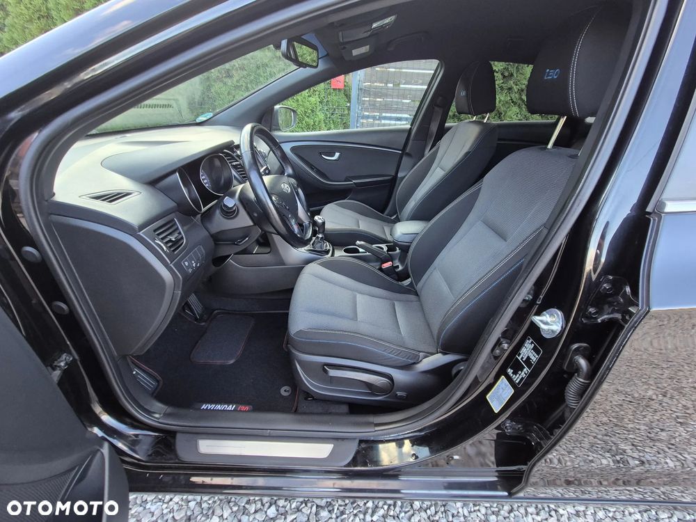 Hyundai i30 blue Kombi 1.6 GDi Passion - 19