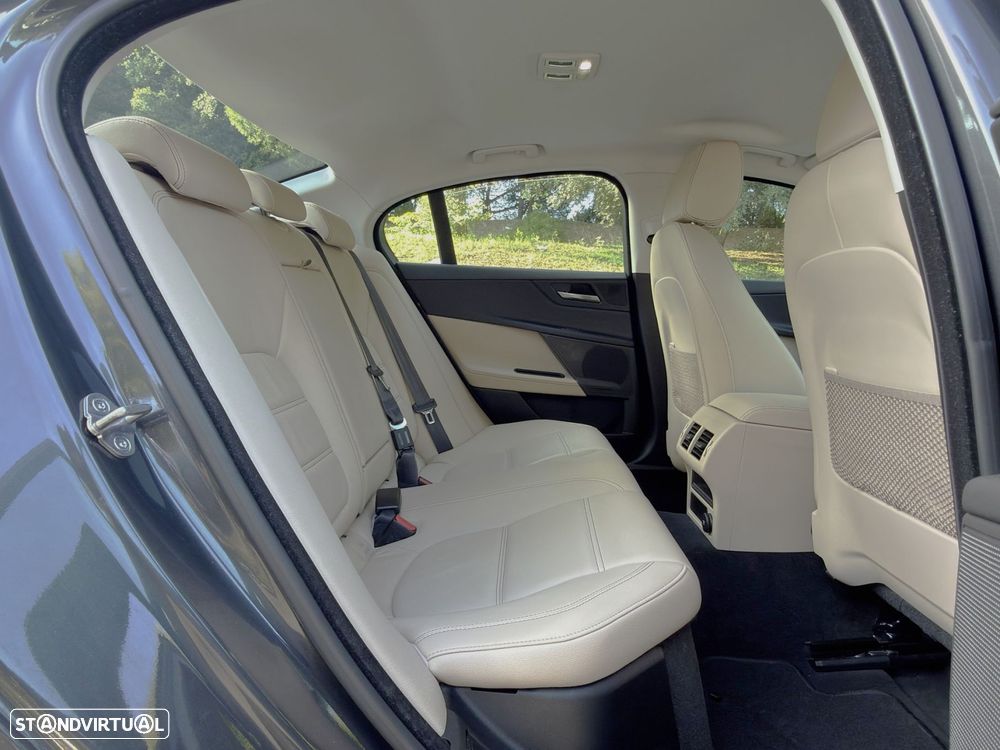 Jaguar XE 2.0 D Prestige Aut. - 9