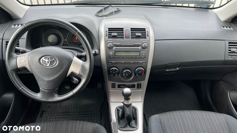 Toyota Corolla - 13