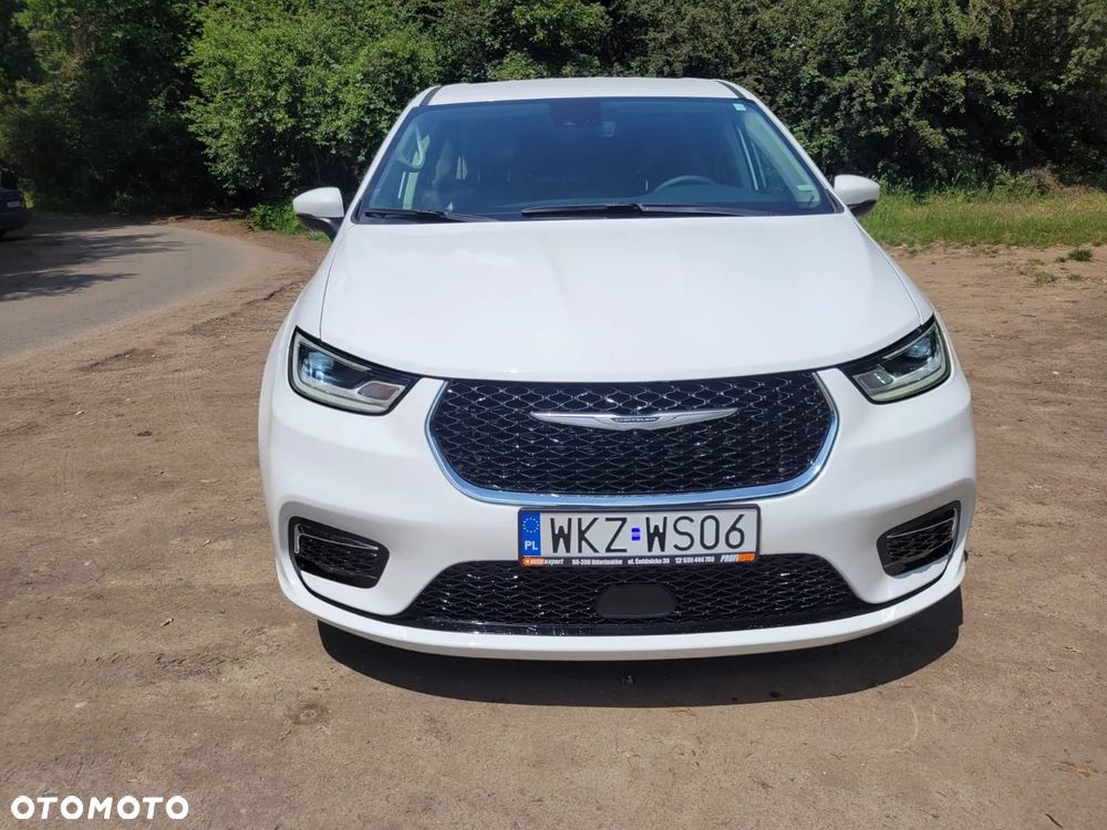 Chrysler Pacifica - 2