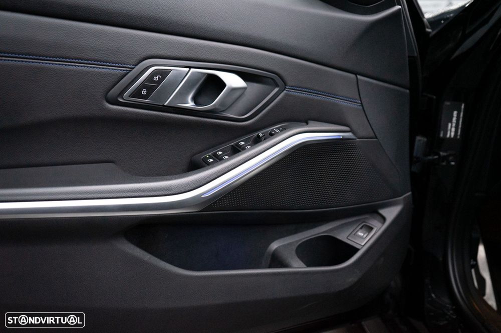 BMW 320 d Touring Pack M Shadow Auto - 25