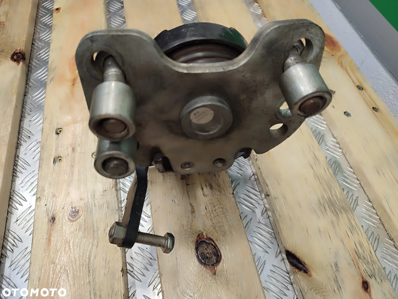 Mocowanie błotnika 4273475M93 Massey Ferguson 6714 - 6