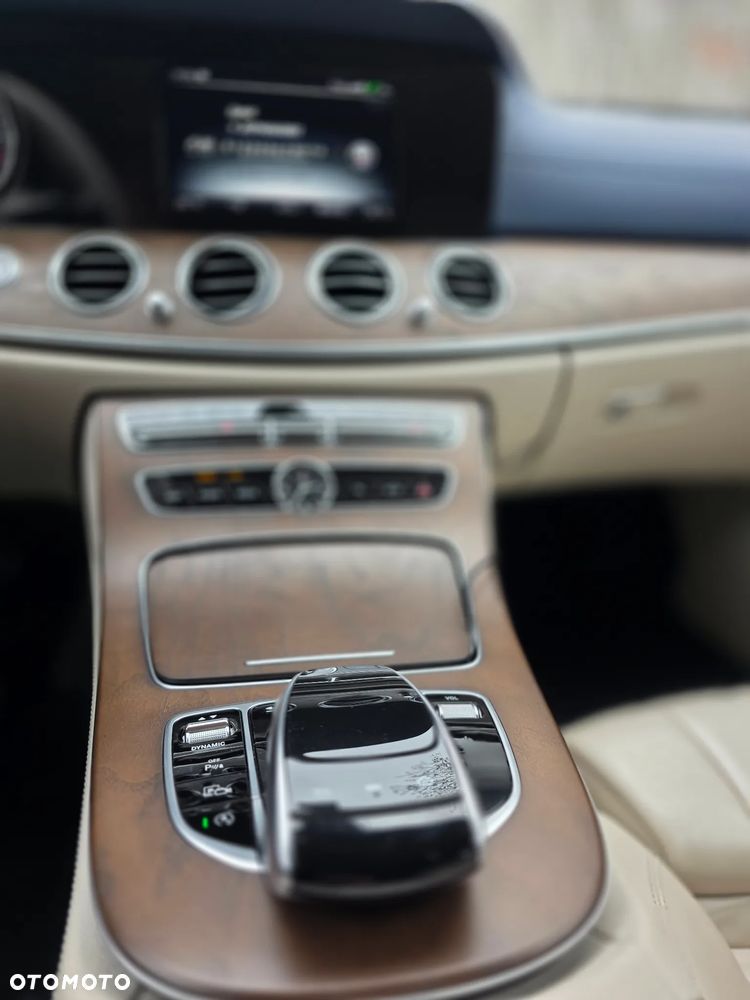 Mercedes-Benz Klasa E - 9