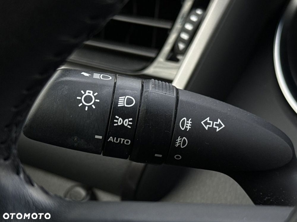 Toyota Camry 2.5 Hybrid Comfort CVT - 19