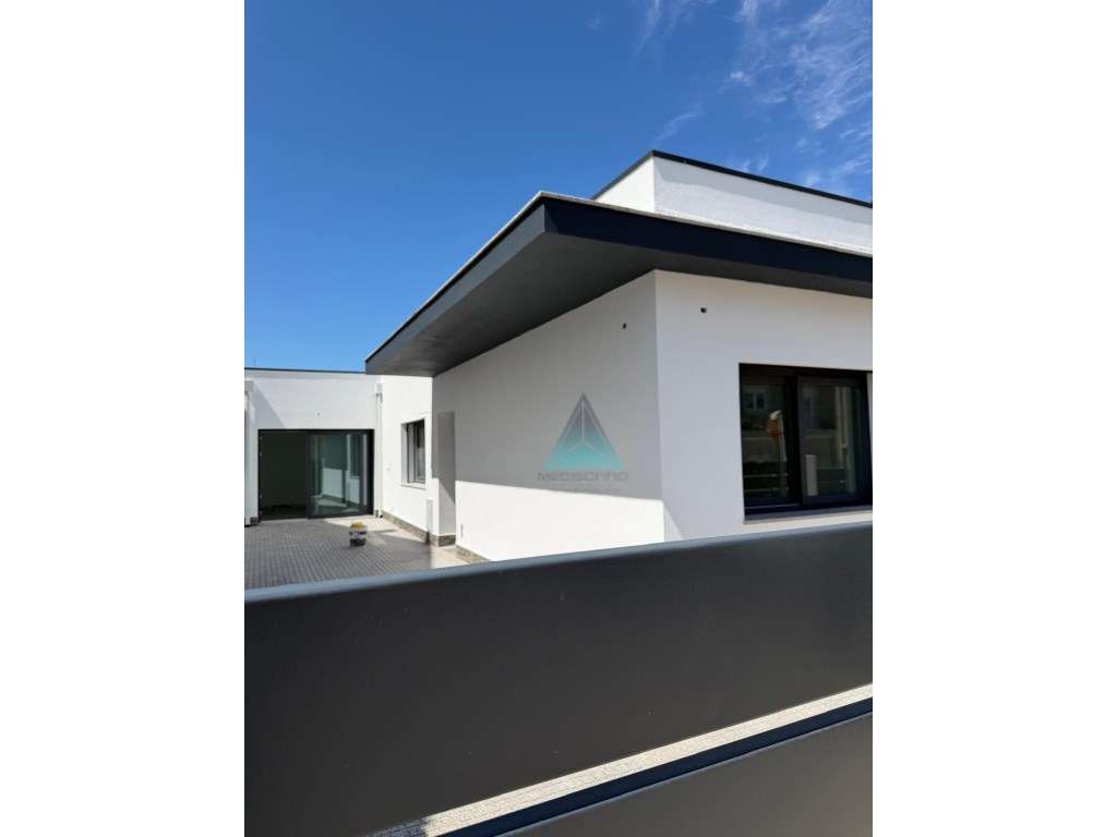 Moradia Térrea Isolada T3+1 com Piscina e Zona de Arrumos - Grande imagem: 5/8