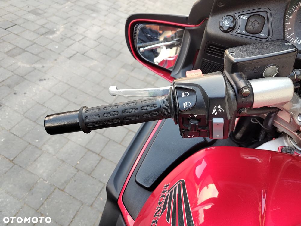 Honda ST - 9
