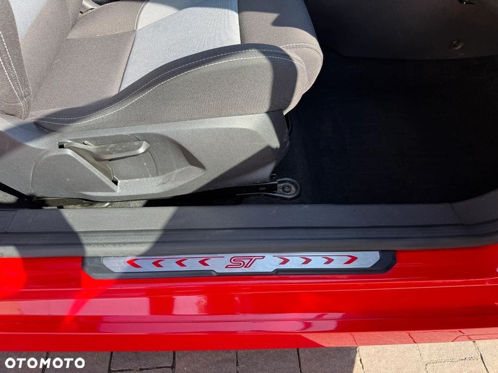 Ford Fiesta 1.6 EcoBoost ST - 16