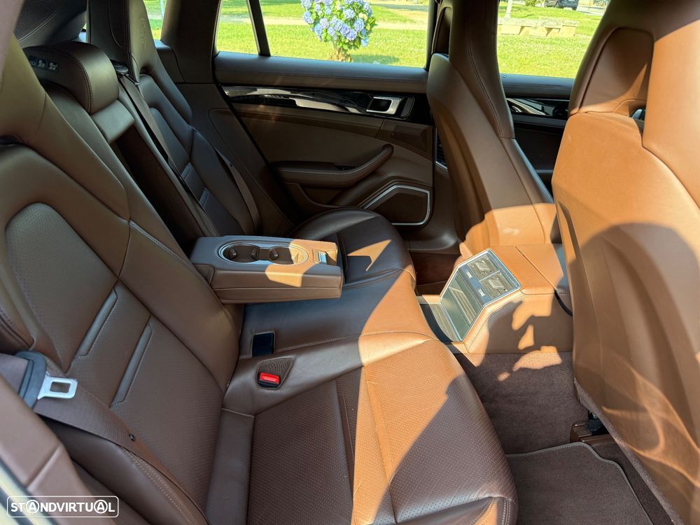 Porsche Panamera Sport Turismo 4 E-Hybrid - 3